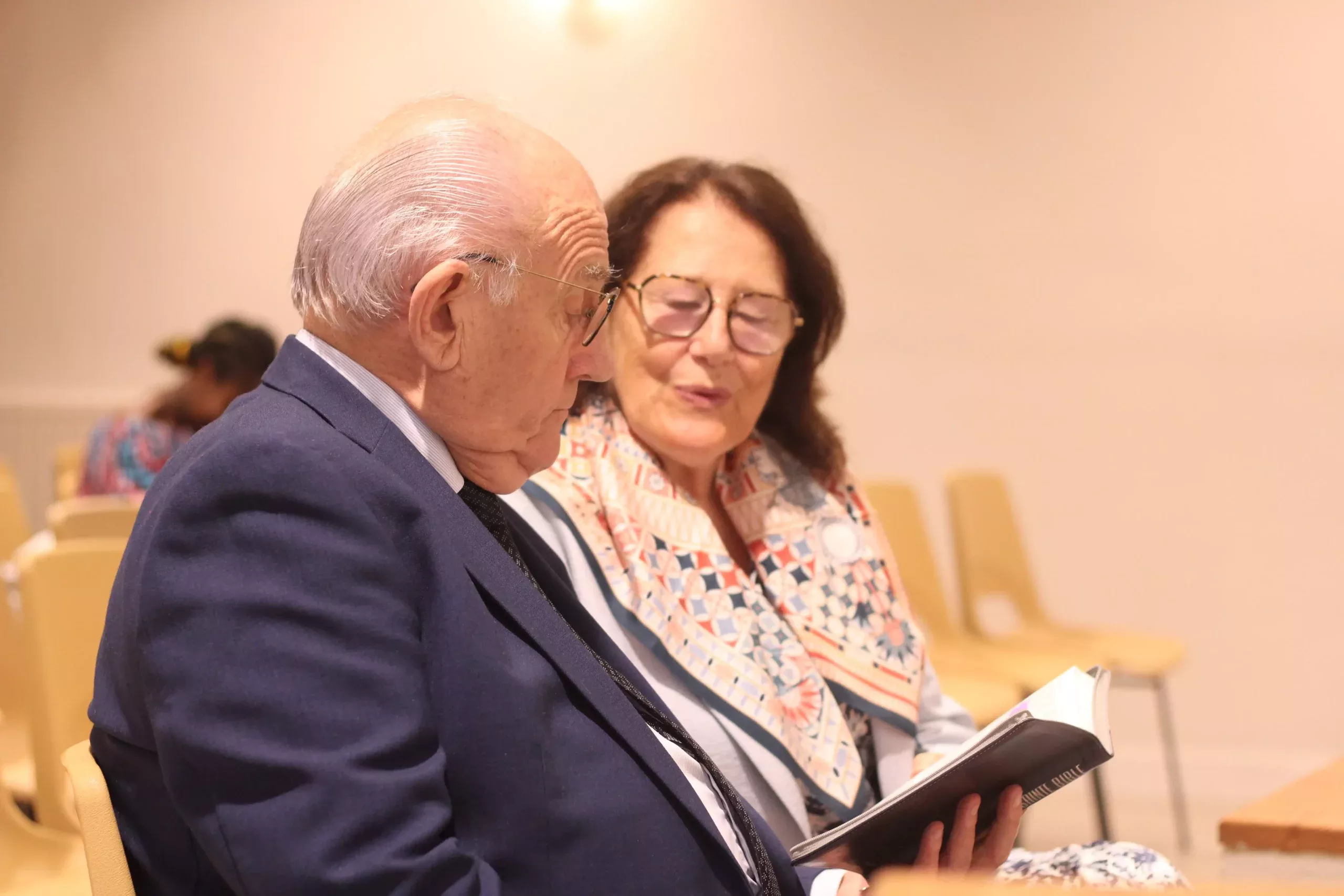 Monsieur et Madame Maréchal à l'Eglise Pouzin Malègue de Nantes lors du culte marquant les soixante ans de ministère du pasteur Maréchal.